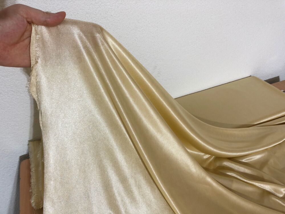 Jersey Futterstoff. Farbe Gold Welt der stoffe