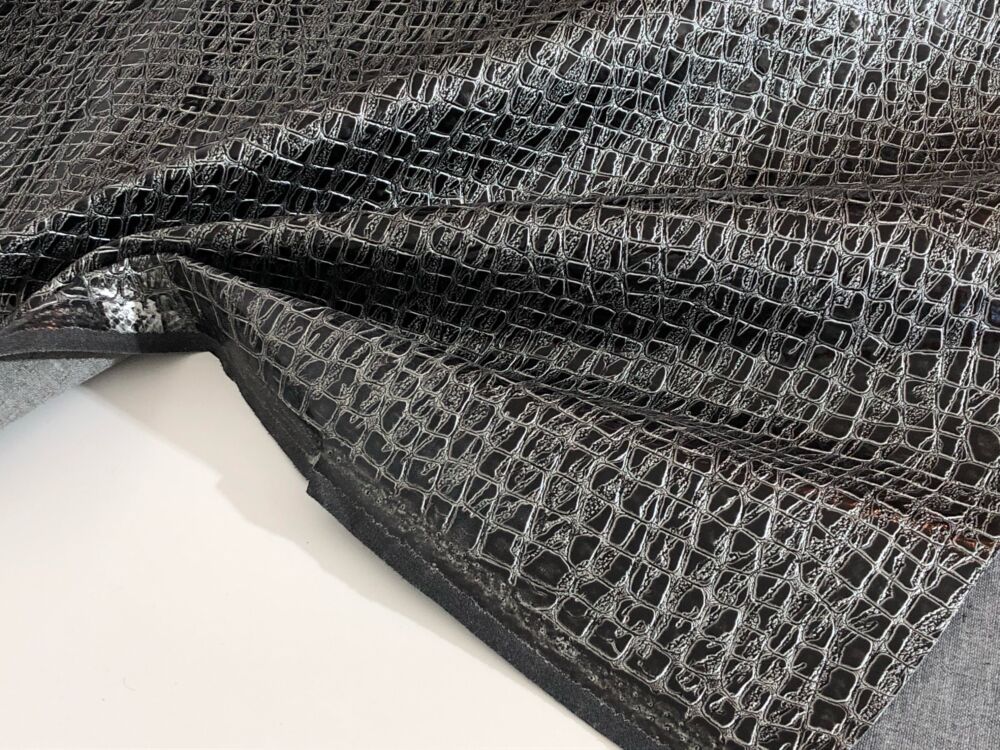 DFC574E5-E6E9-4D92-A642-5B716CF49391